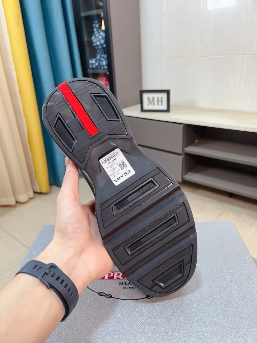 Men's shoes 💰660🌹🌹High-quality new Prada counters are launched simultaneously. The new men's shoes and 😘fabrics are selected from imported mesh and glue-spraying technology. Imported cowhide lining. 👍🏿High-end☄️Open-molded non-slip rubber outsole, exquisite lines, simple and elegant, comfortable and high-end for leisure travel. Code number: 38 to 44